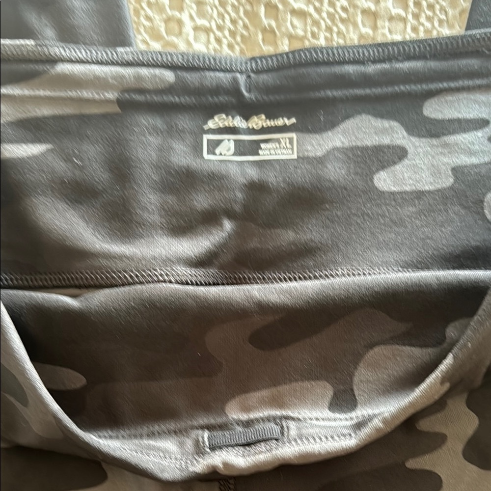 🆕 Eddie Bauer Black Camo 7/8 Leggings with Pockets. XL. NWT💥 - Picture 4 of 5